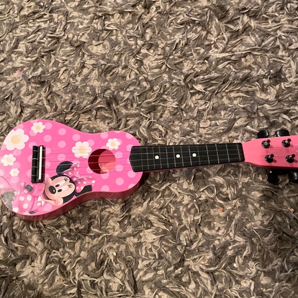 Minnie Mouse guitar